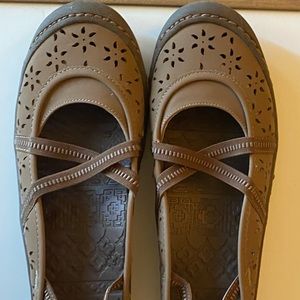 Muk Luks Shoes Size11